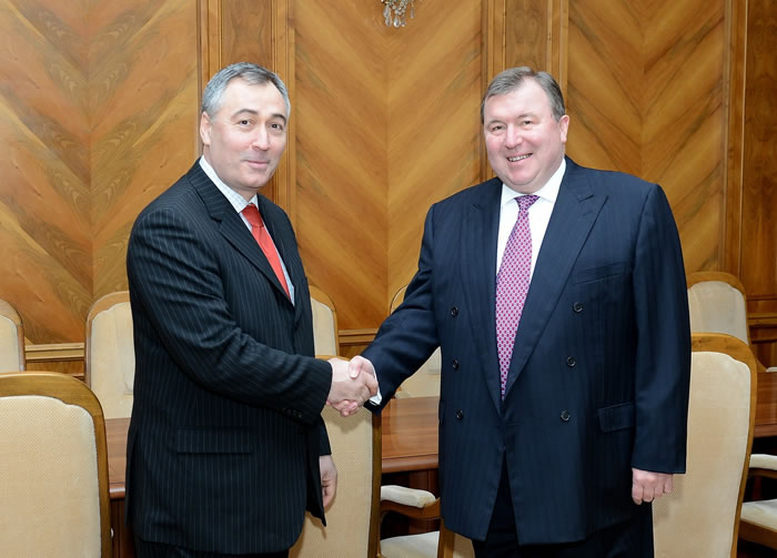 BSTDB President Andrey Kondakov (left) meets Nikolay Kosov, IIB Chairman at the IIB premises in Moscow