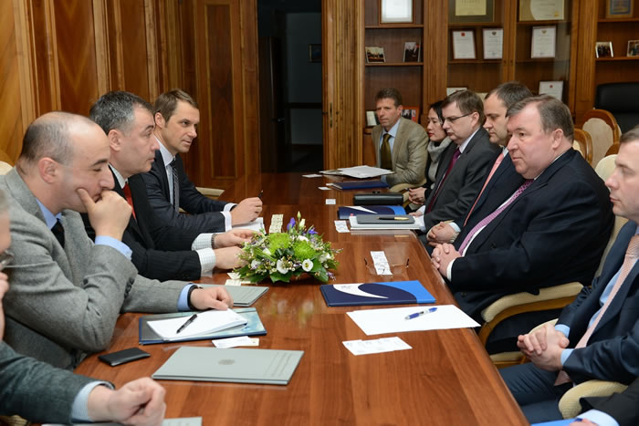 BSTDB and IIB teams discuss cooperation opportunities