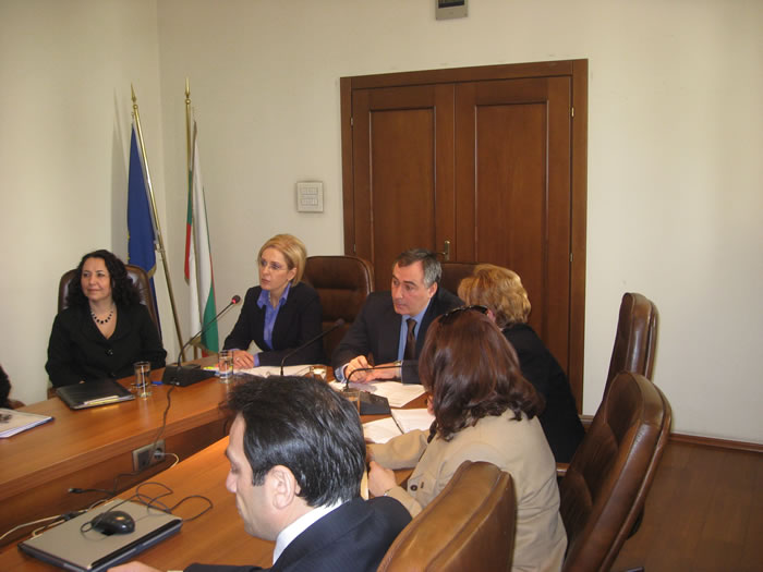 Mrs. Pencheva and the BSTDB President gave a press briefing for Bulgarian media at the Ministry of Finance