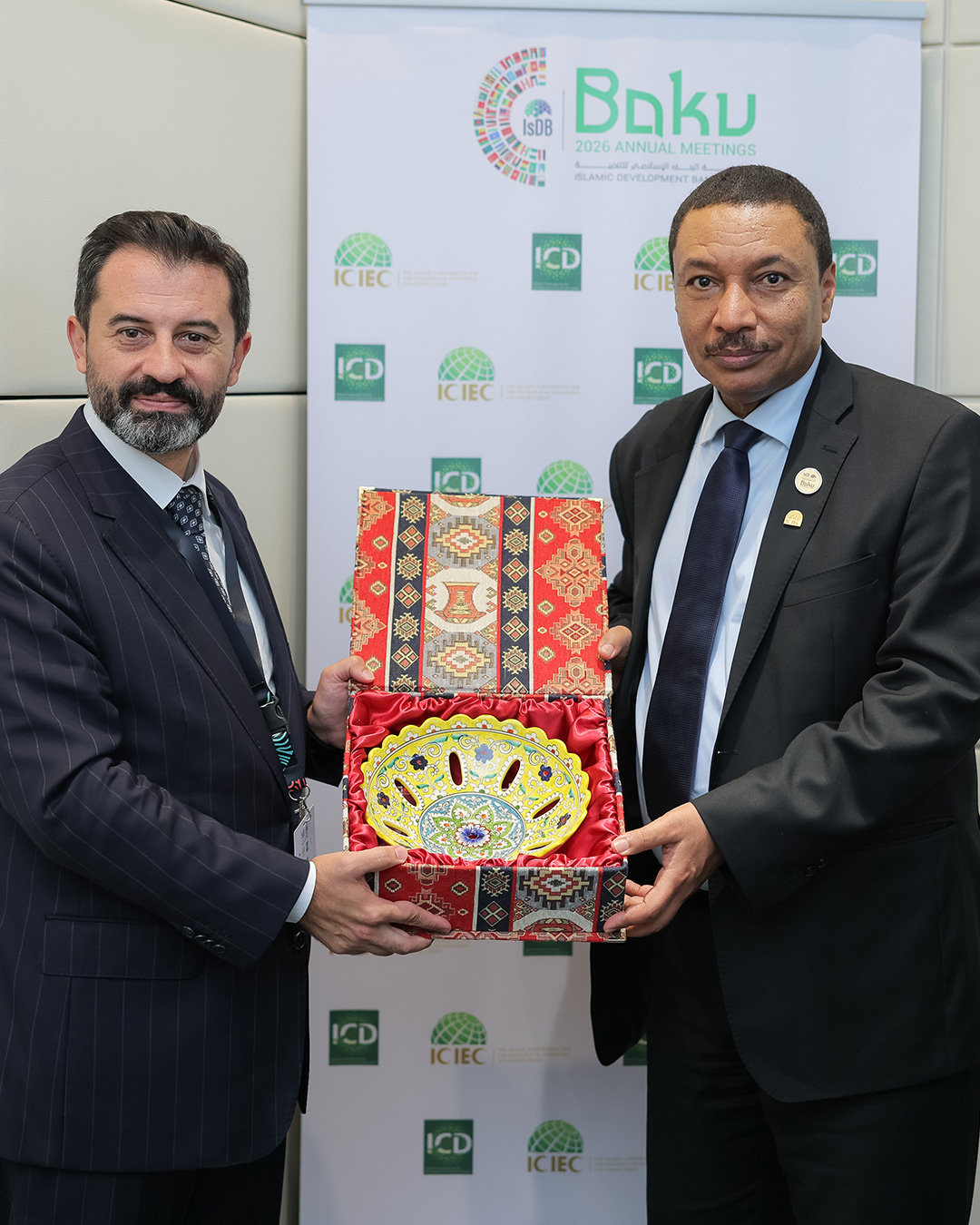 BSTDB President receives a commemorative gift during a bilateral meeting held on the sidelines of the 2026 IsDB Annual Meetings in Baku.